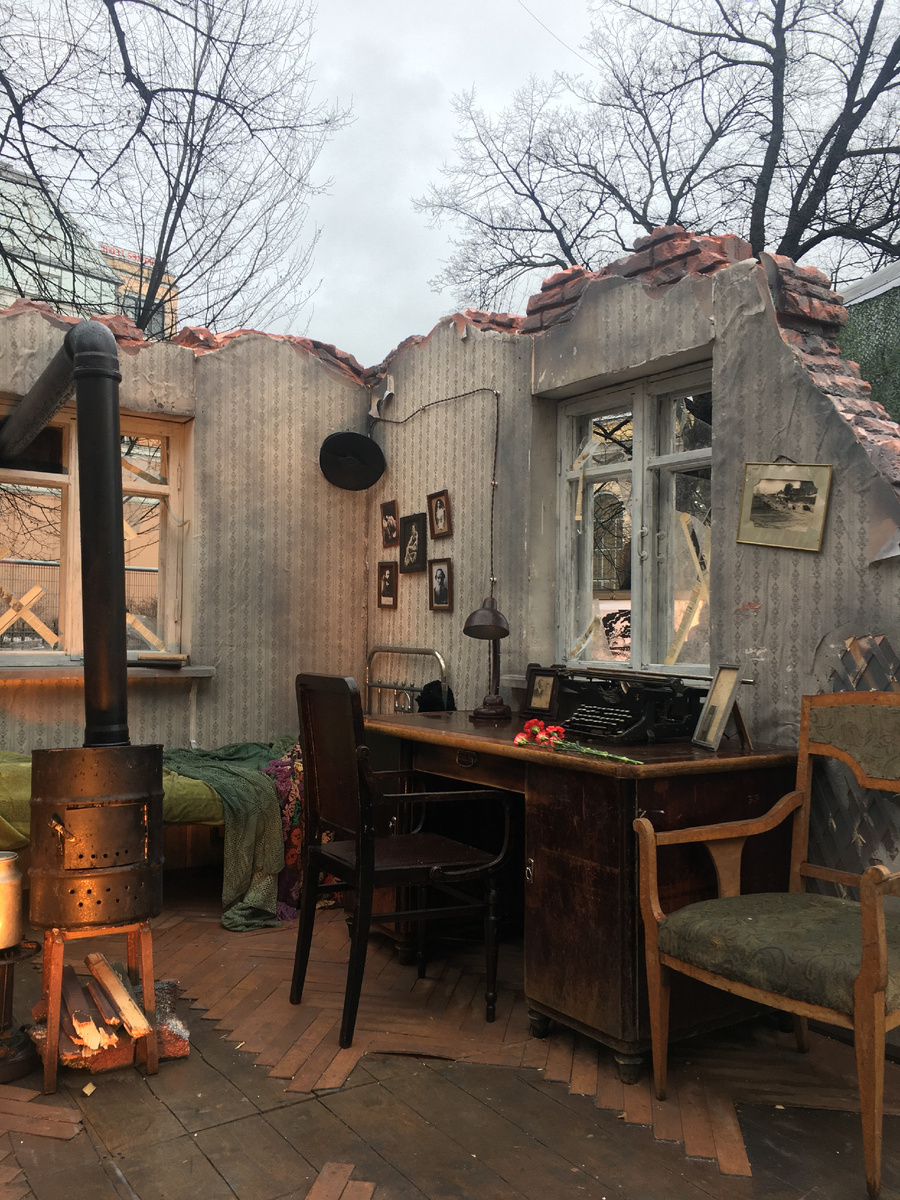 Воссозданная комната жителя блокадного Ленинграда. Фото автора