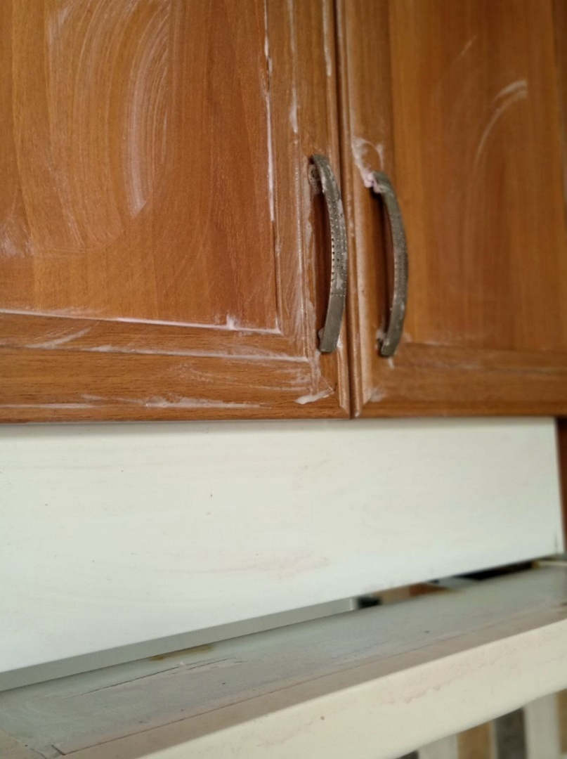 К вытяжке без этой пасты даже притрагиваться не стану (терпеть не могу мыть вытяжку, да и вообще не одобряю ее - гудит, бубнит, еще и жиром гадким покрывается - хотя в хозяйстве вещь полезная).