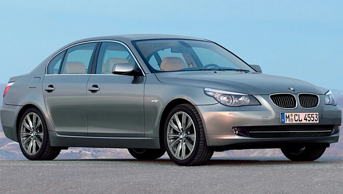 Преимущества                        Недостатки

просторный багажник

                                                низкий клиренс

надёжная АКПП

                                                дорогостоящее обслуживание

надежный двигатель

 
