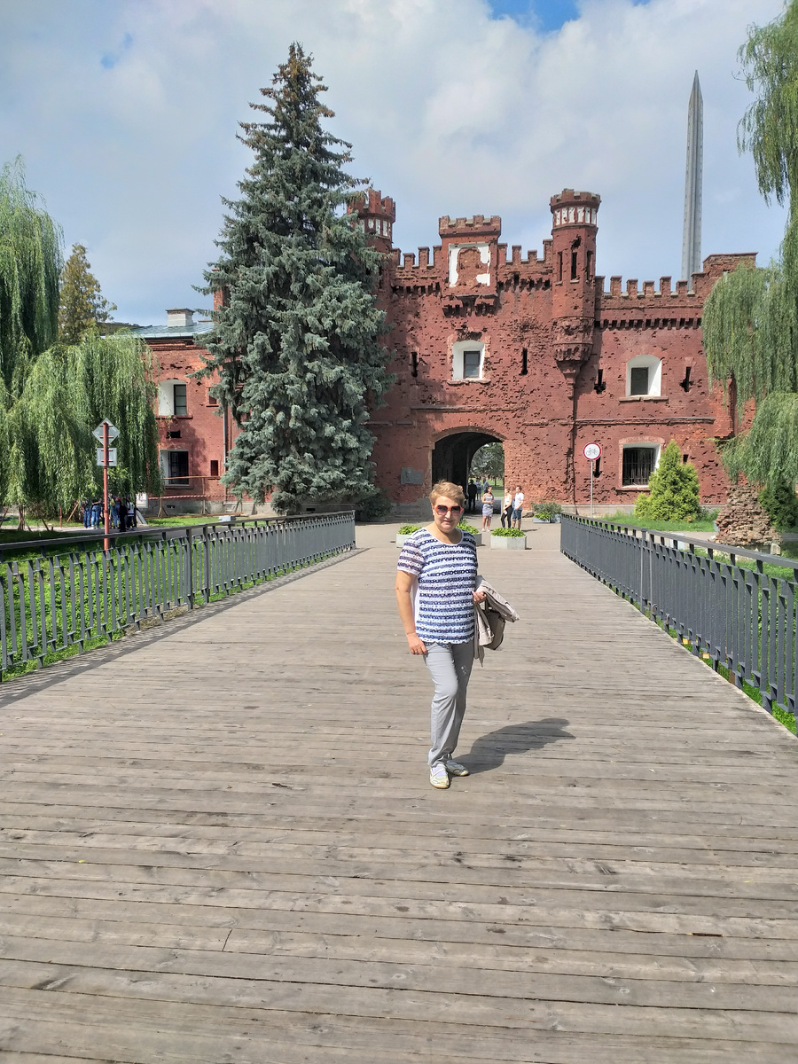 Фото из личного архива. Перед зданием музея