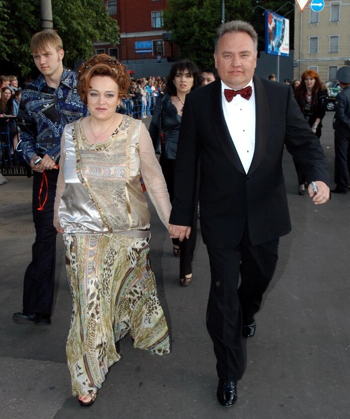 Григорий Костюк с родителями. Фото: СтарХит