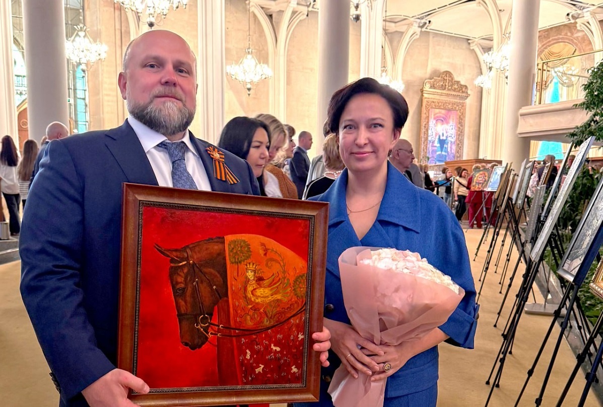    Ольга Воробьева и замглавы Минздрава Андрей Плутницкий в Храме Христа Спасителя