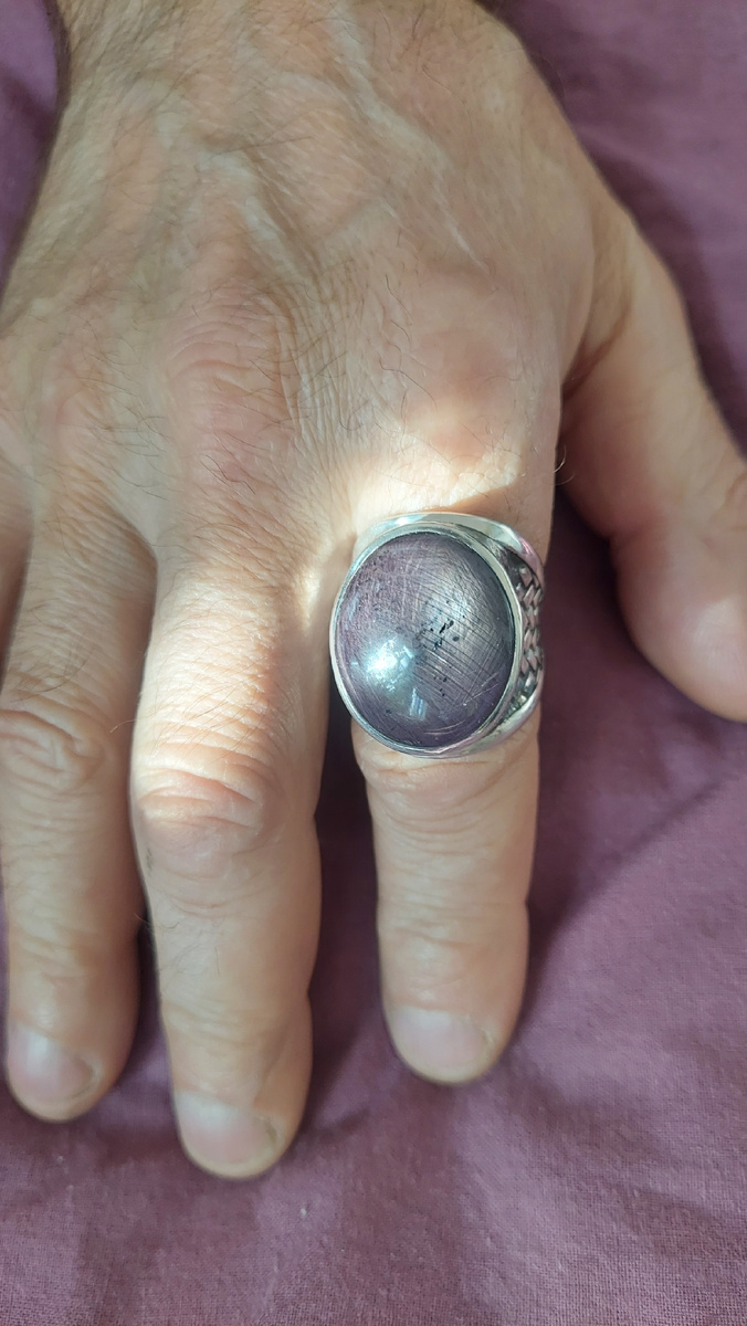 вид на мужской руке