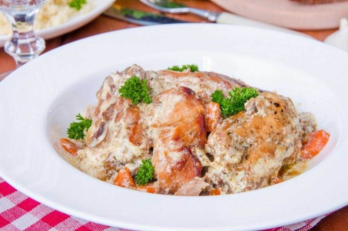    Секрет деревенского кролика в сметане, который сводит с ума даже гурманов