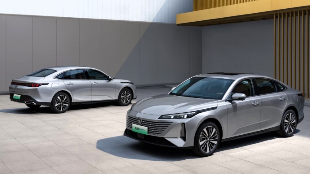 Гибридный седан Changan Lamore