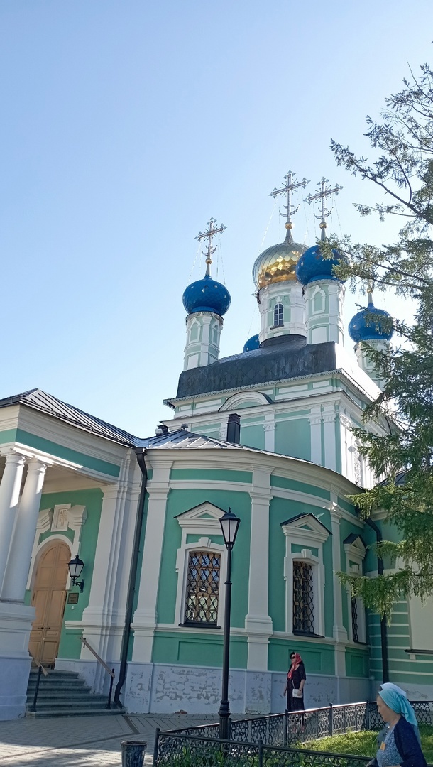 Его мощи покоятся сейчас во Введенском соборе монастыря.