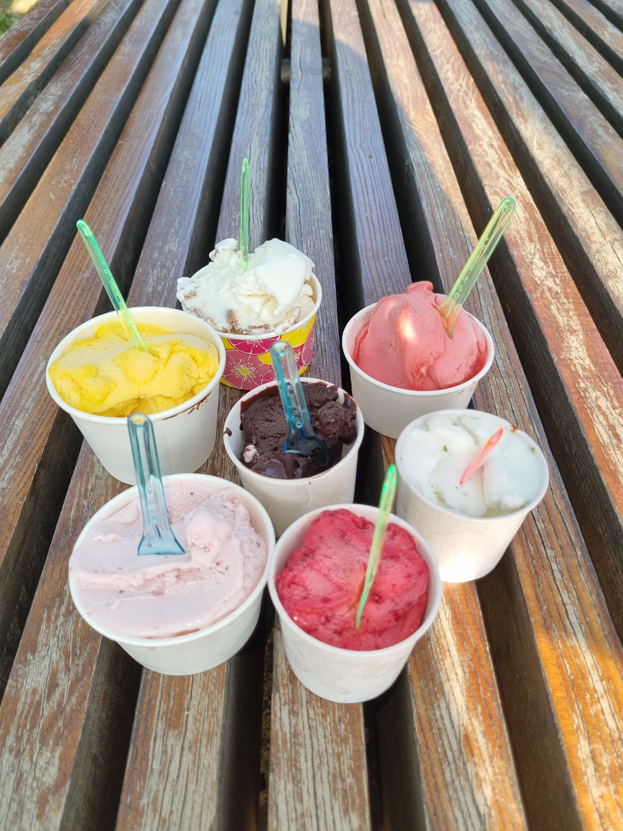 Без мороженого никак)))оно самое вкусное именно в этом парке, теперь рядом с Японским садом, а когда-то там было футбольное поле...