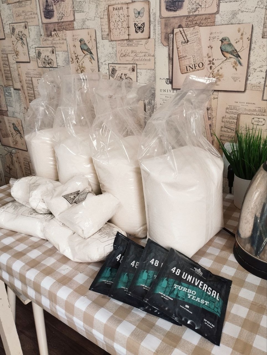 Сахар и дрожжи для браги