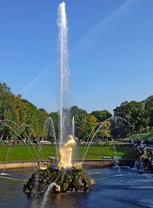 Фонтан Самсон /фото из личного архива, 2017/