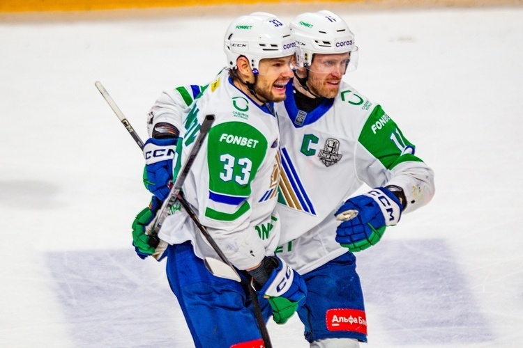    Михаил Науменков и Григорий Панин / фото: hcsalavat.ru