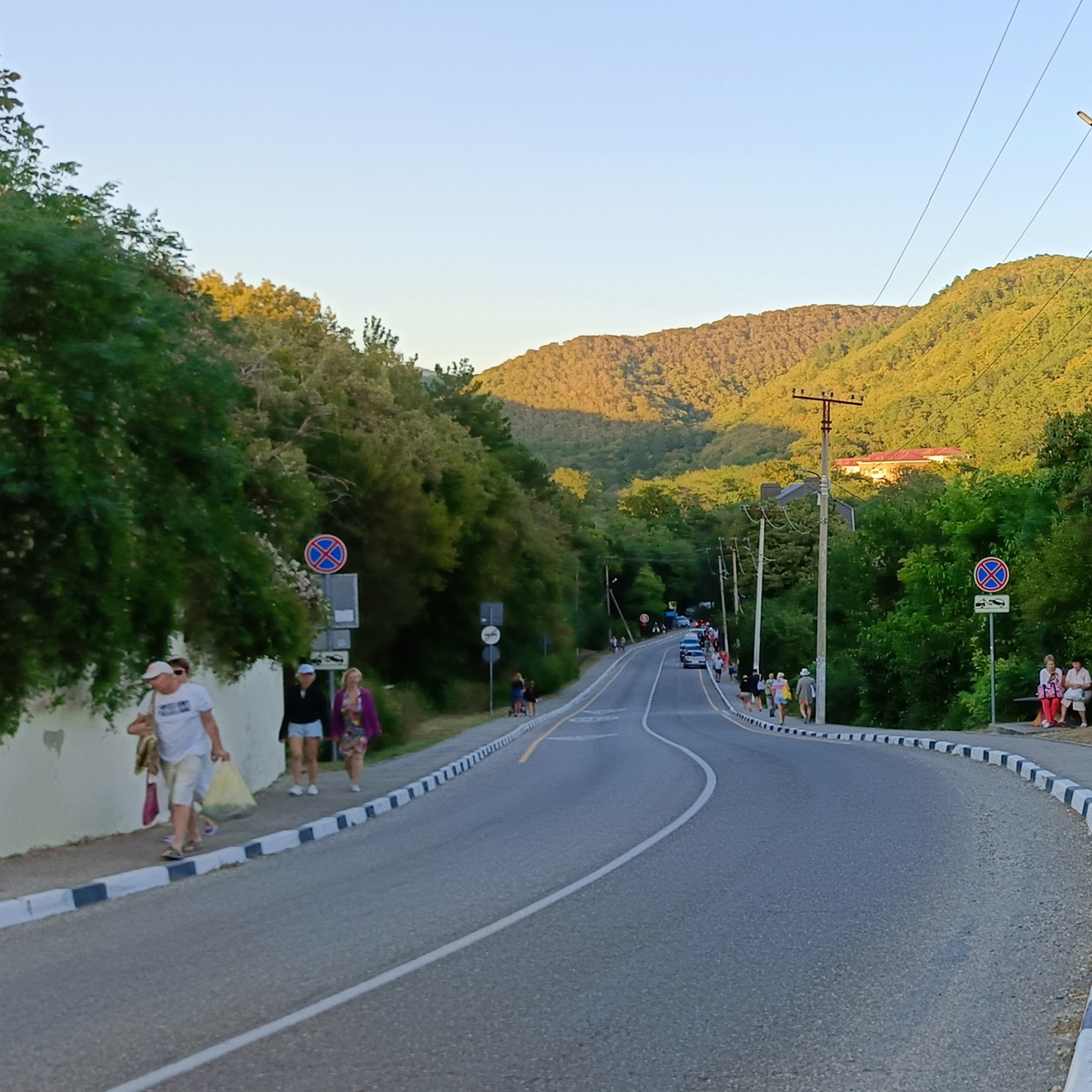 Бетта, а вокруг горы.