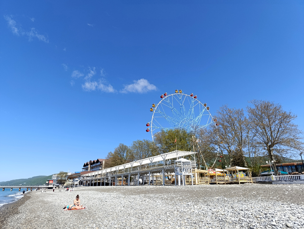 Многие уже загорали