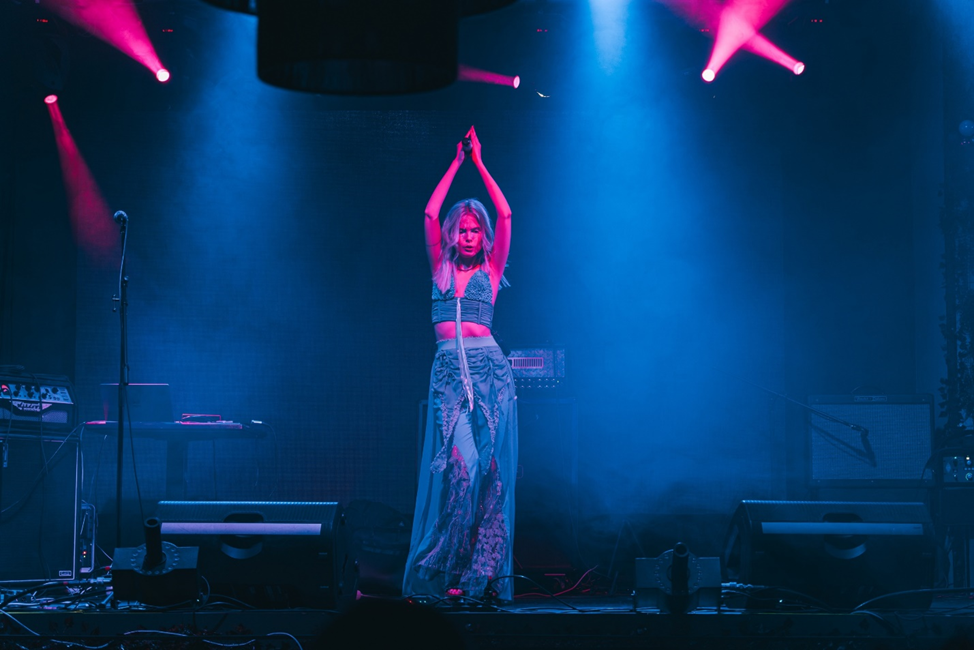 фото с основной страницы ЛУИЗЫ в вк.