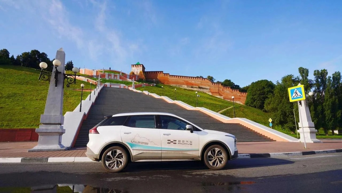 Импровизированная фотосессия U5 на фоне нижегородского Кремля
