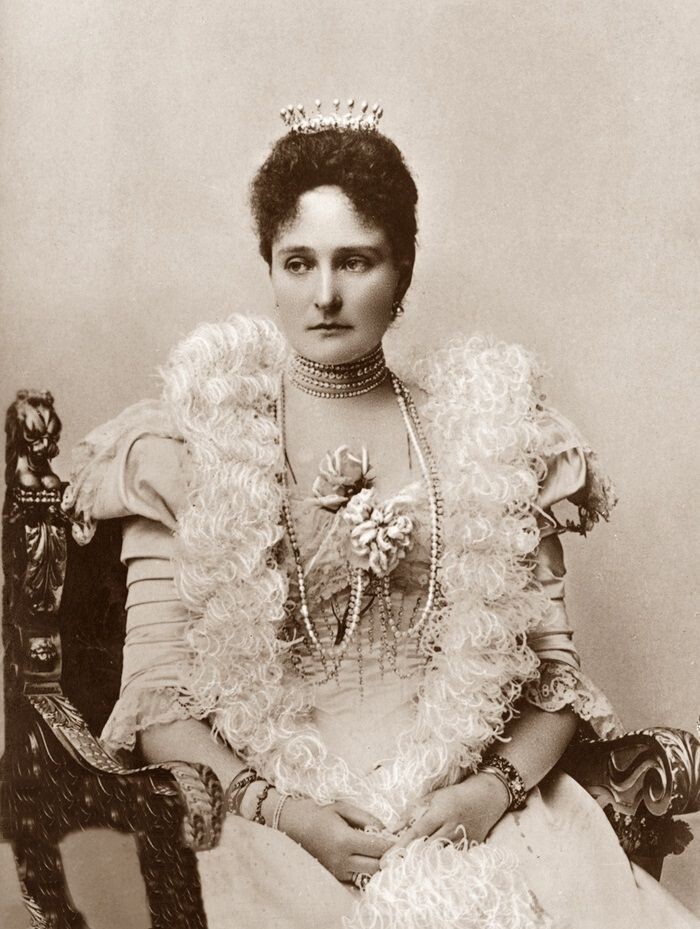 императрица Александра Федоровна в жемужно-бриллиантовой диадеме Boucheron
