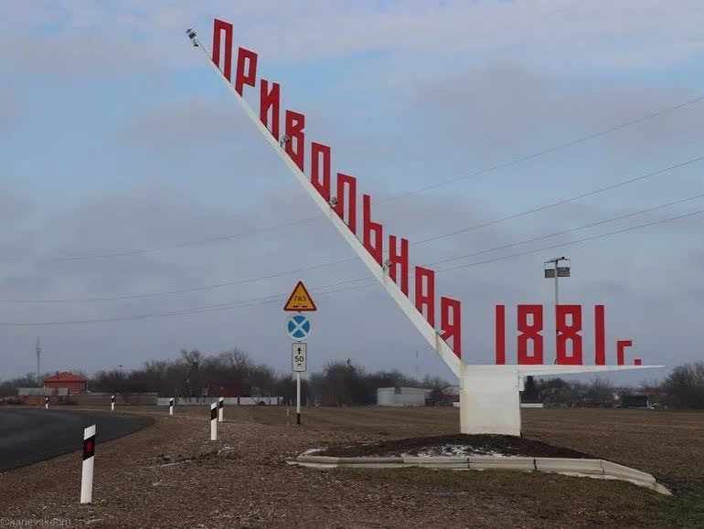 На  стелле значится основание 1881г,  а вот домик старый у родителей мужа по документам 60х годов 19в. Фото: с  открытых источников