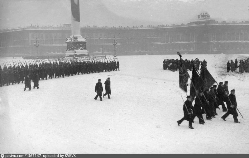 Парад краснофлотцев на площади Урицкого (Дворцовой), 1925 год