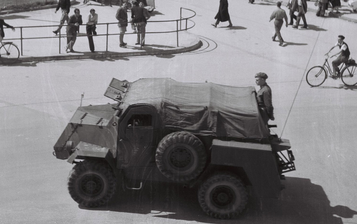 GM C15TA в Тель-Авиве, март 1947 года. Скорее всего, год спустя он будет уже не английским. 