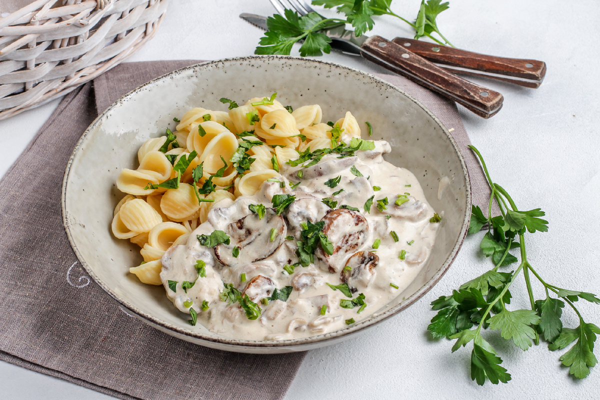 Грибной строганов с пастой Орекьетте и дижонской горчицей