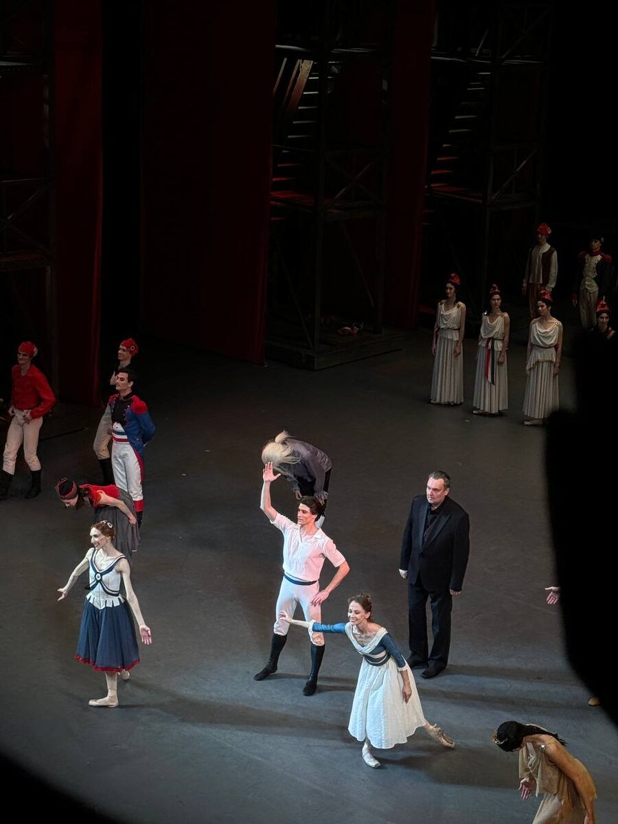 Дирижер — Павел Сорокин.