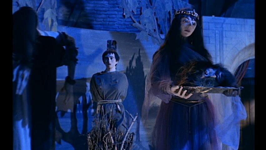 Кадр из фильма «Мельница каменных женщин»: те самые фигуры