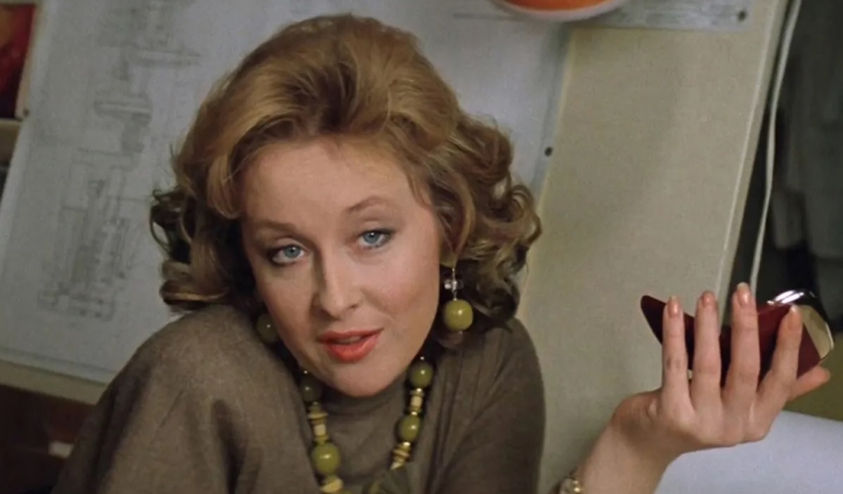   Кадр из фильма «Самая обаятельная и привлекательная», киностудия «Мосфильм», 1985 г.