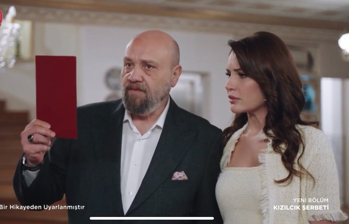 Абдуллах и Ишил сообщает семье о тайном заключении брака с Ишил.