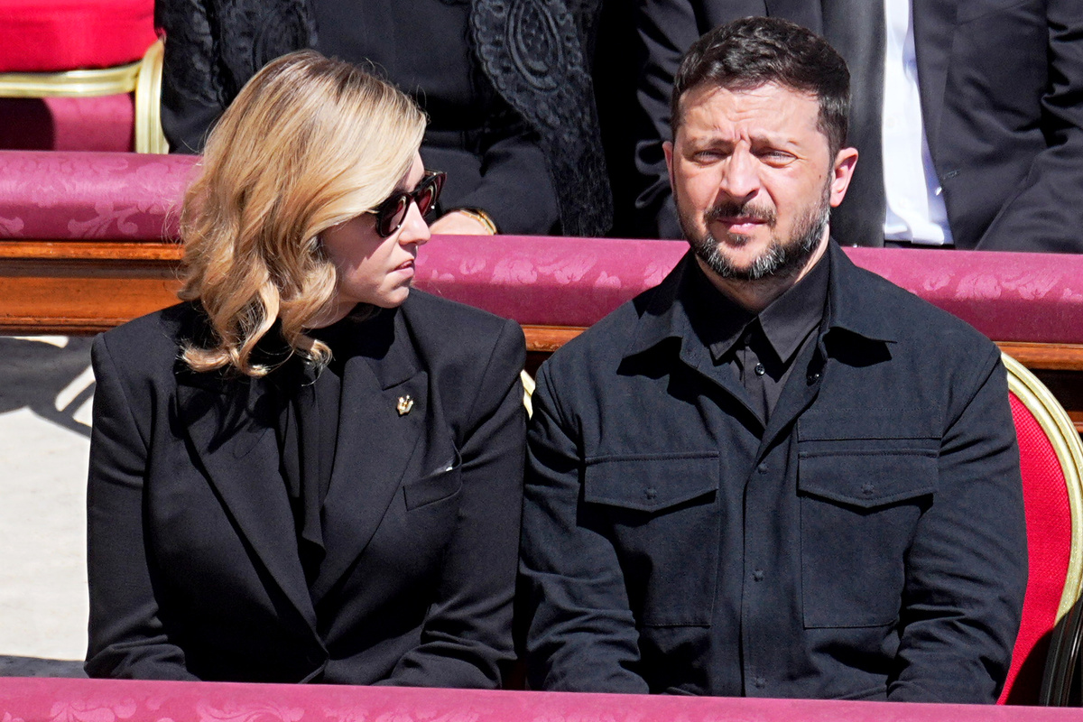     Владимир Зеленский на похоронах Франциска / Gettyimages.ru / Michael Kappeler/dpa