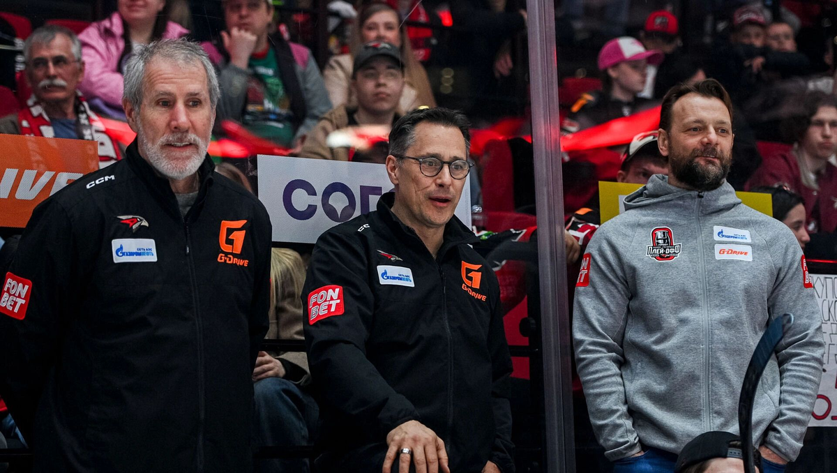 Ги Буше с тренерским штабом.