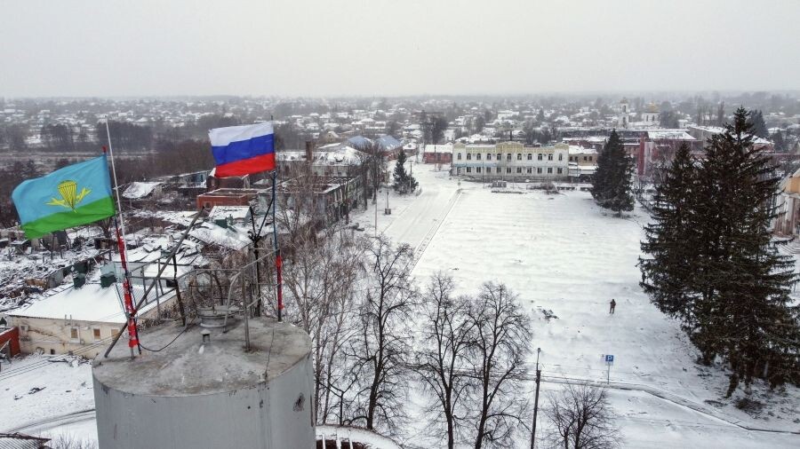    Флаги России и ВДВ в городе Суджа / Источник: © Александр Харченко/РИА Новости