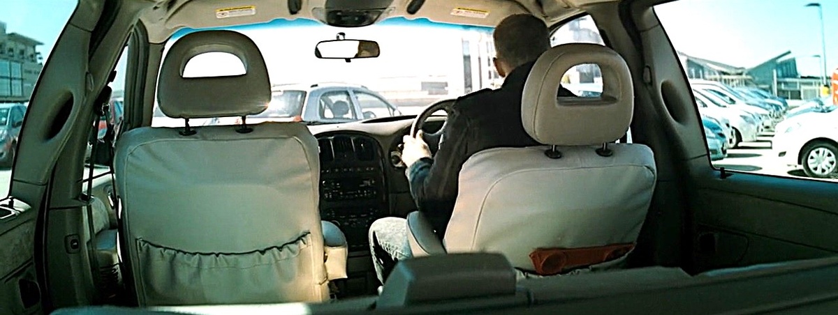 В ЮАР все машины с "правым" рулём, да