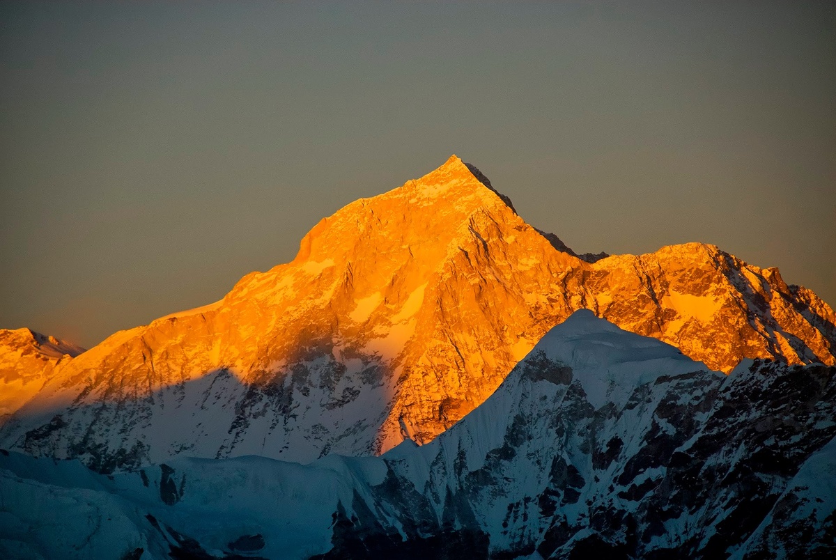  Макалу на закате. Вид из высотного лагеря пика Мера. Фото: Sergey Pashko