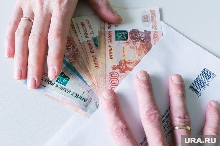    Острой проблемой в РФ остается выплата заработной платы «в конверте»