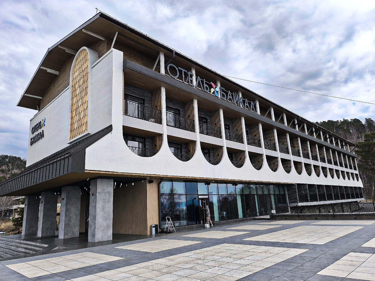 Отель «Байкал» со стороны смотровой площадки (© Анна, «Маяк энерджайзера»)