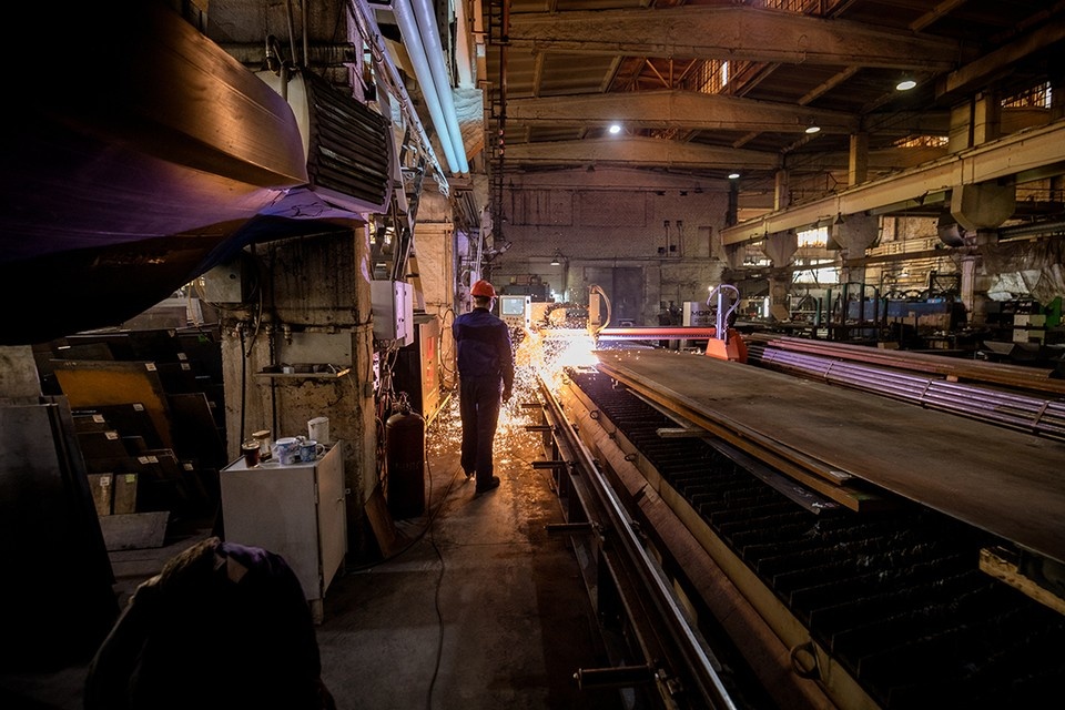    Россиянам рассказали, как должна оплачиваться работа в праздничные и выходные дни. Андрей АБРАМОВ