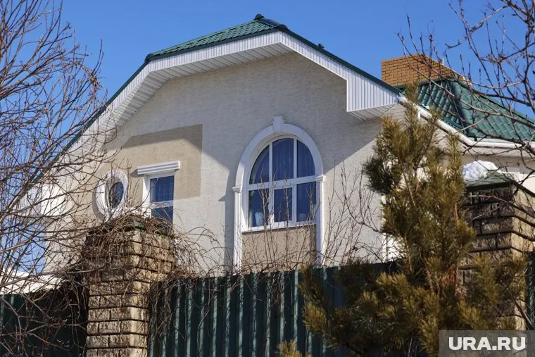  К дому есть личный асфальтированный подъезд (архивное фото)
Фото: Екатерина Сычкова © URA.RU