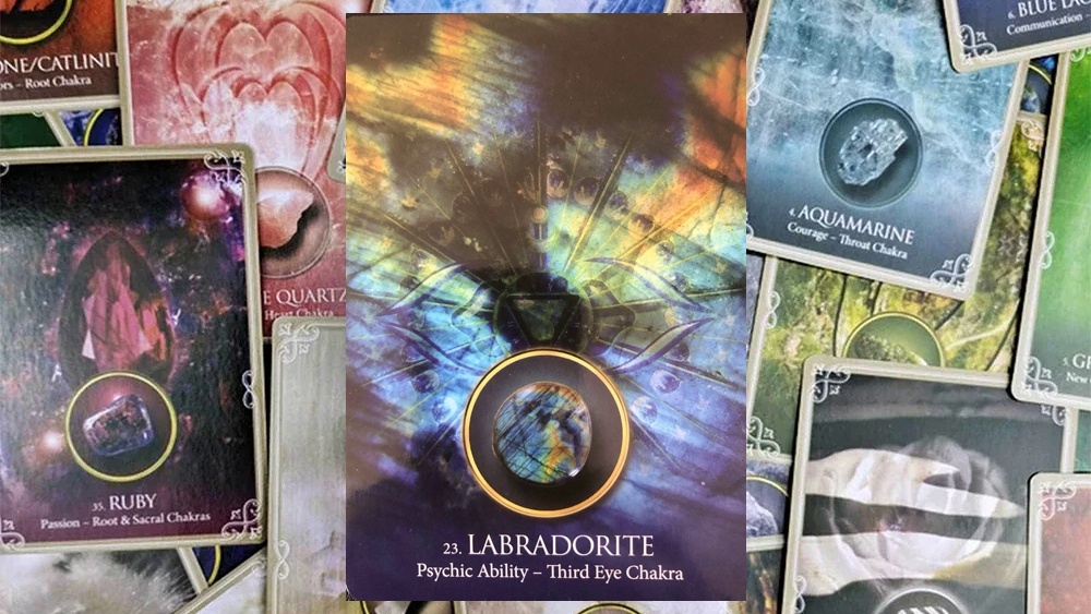 Лабрадорит. Photo «Eternal Crystals Oracle» Jade-Sky