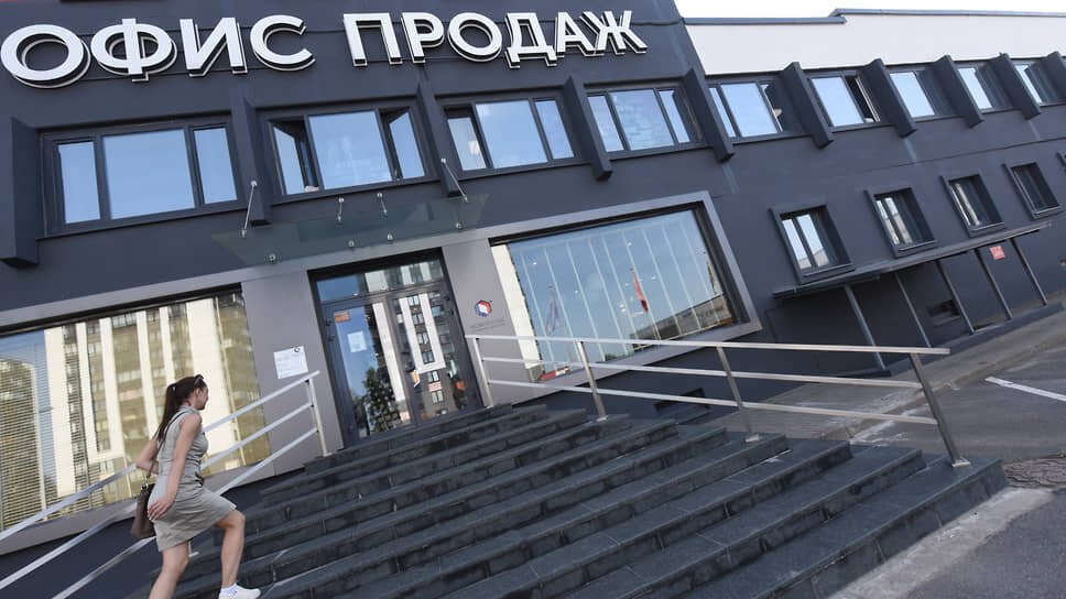 Средняя цена за квадратный метр в жилых проектах «Эталона» за год поднялась на 9%, достигнув отметки в 309,5 тыс. рублей. Доля ипотеки сократилась с 39% до 26%.📷Фото: Александр Коряков / Коммерсантъ