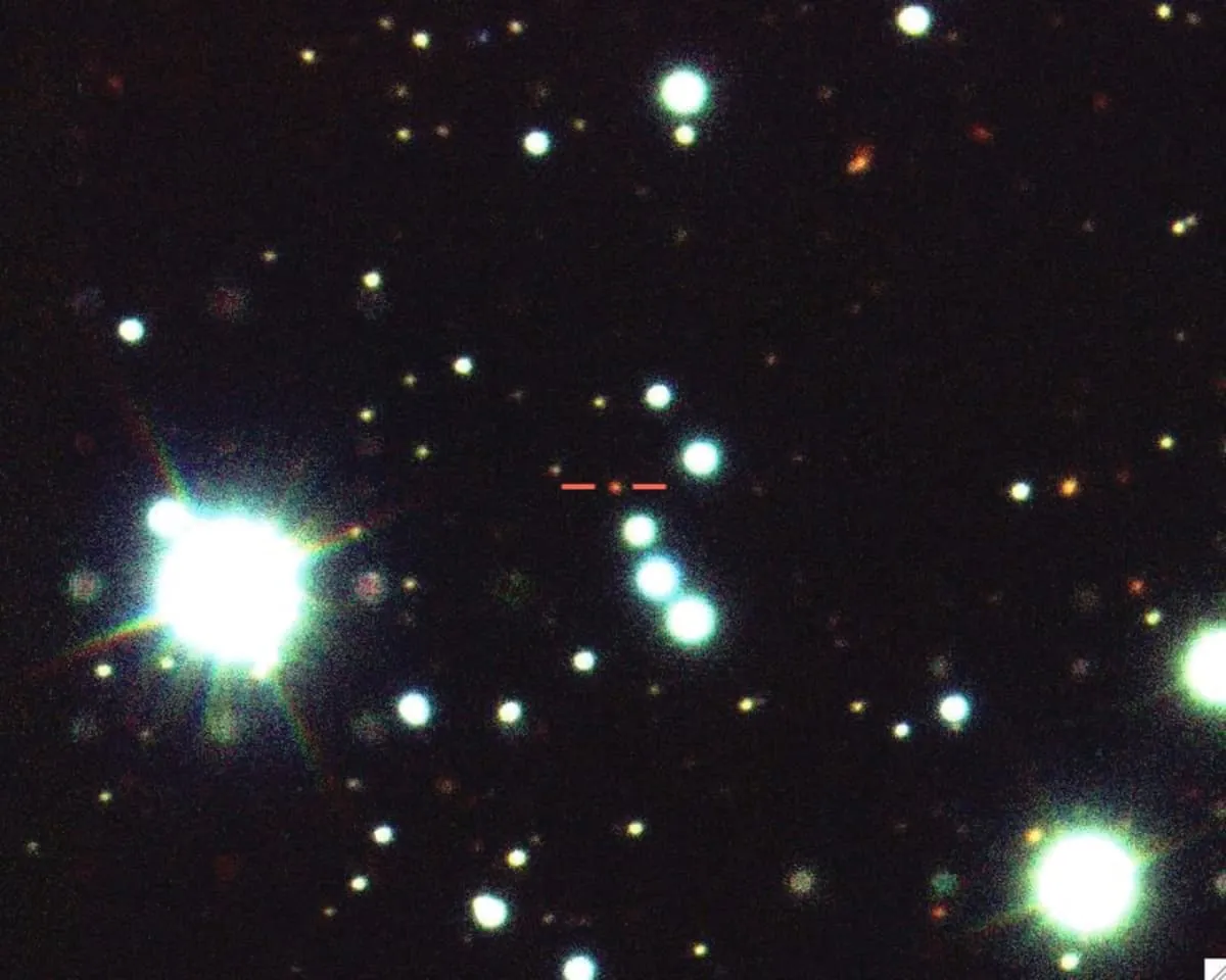 Красная точка в центре - обсуждаемый магнитар