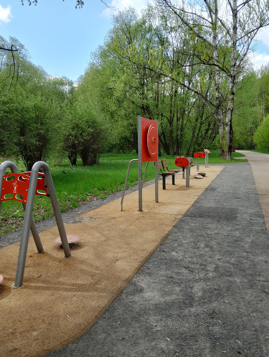 Тренажерная зона под открытым небом, фото автора