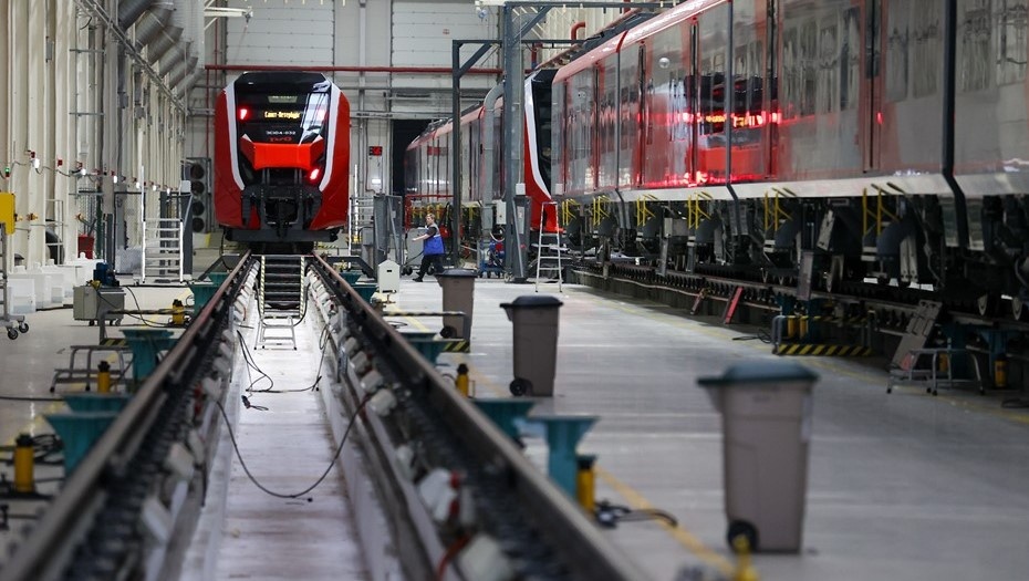    Свердловская область. Верхняя Пышма. Цех завода "Уральские локомотивы" по производству поездов для ВСМ. Автор фото: Донат Сорокин/ТАСС