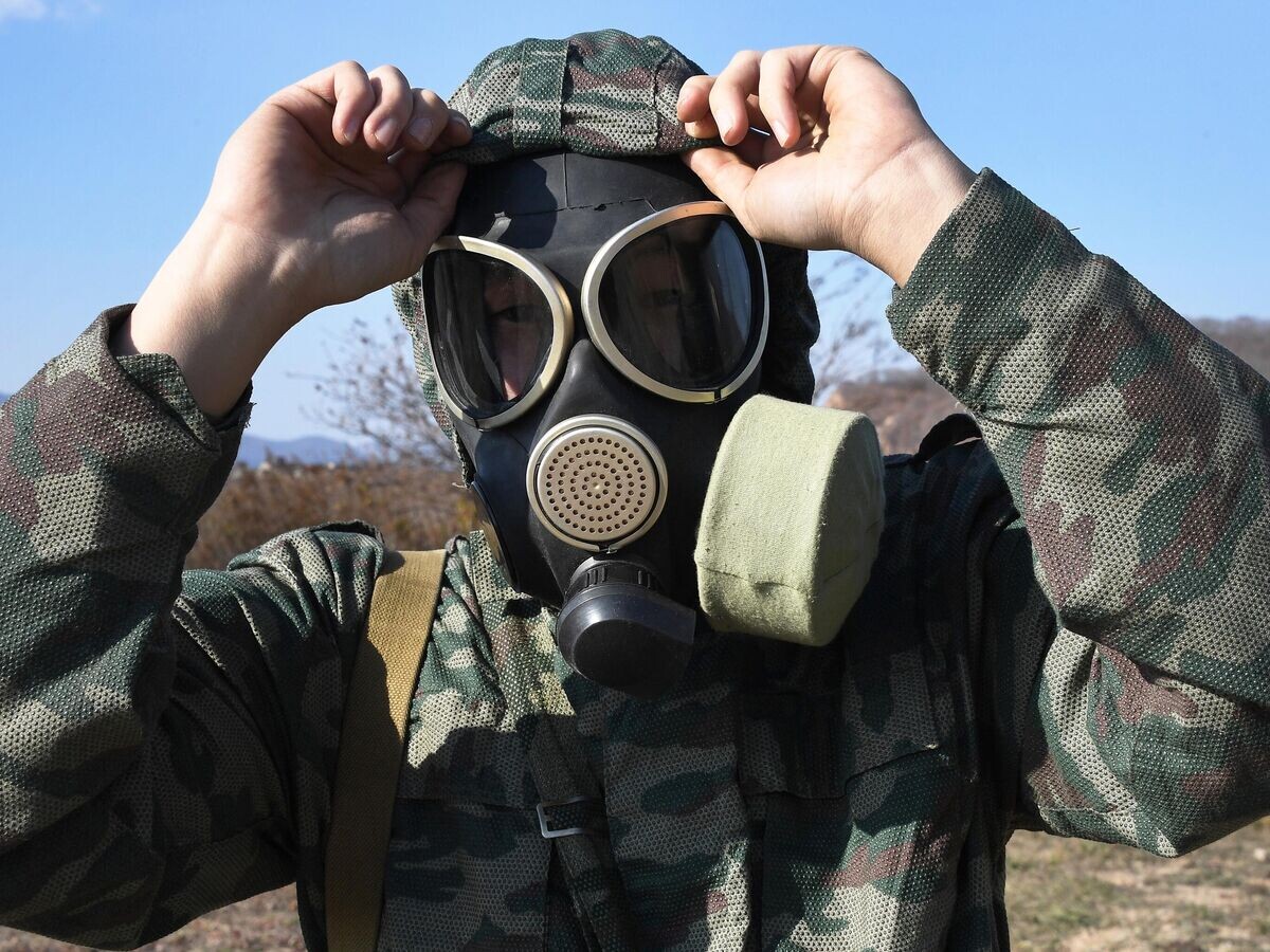    Военнослужащий РХБ-разведки© РИА Новости / Виталий Аньков