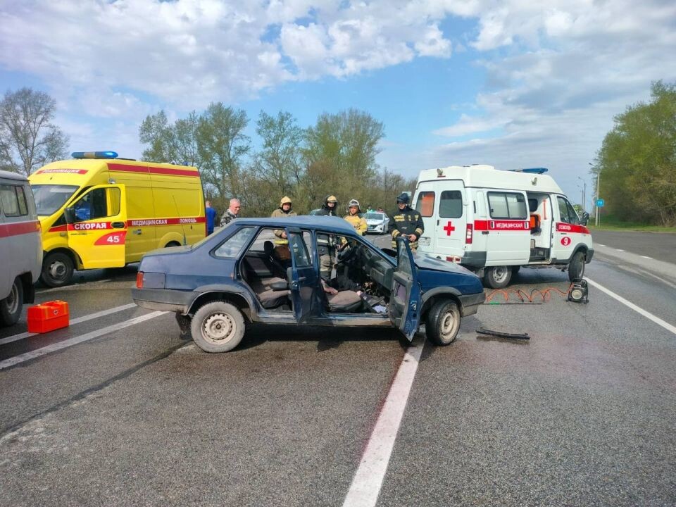    ДТП в районе села Верх-Катунское. Источник: t.me/ssmpbiysk