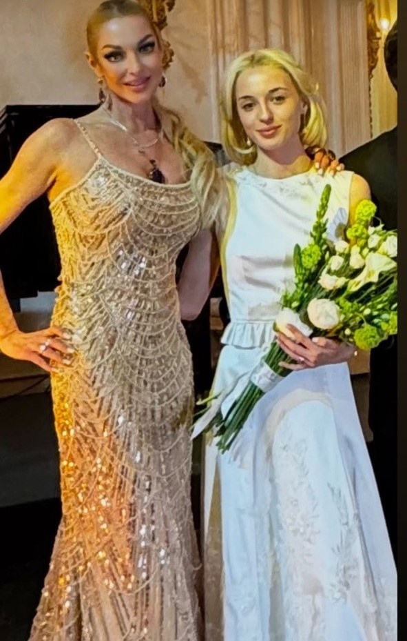 Анастасия Волочкова с дочерью Ариадной. Фото: соцсети/@volochkova_art