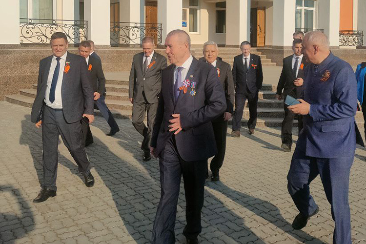    Смена власти в Большой Атне в виде внеочередного заседания совета Атнинского района прошла в помещении храма Мельпомены.   
Фото: «БИЗНЕС Online»