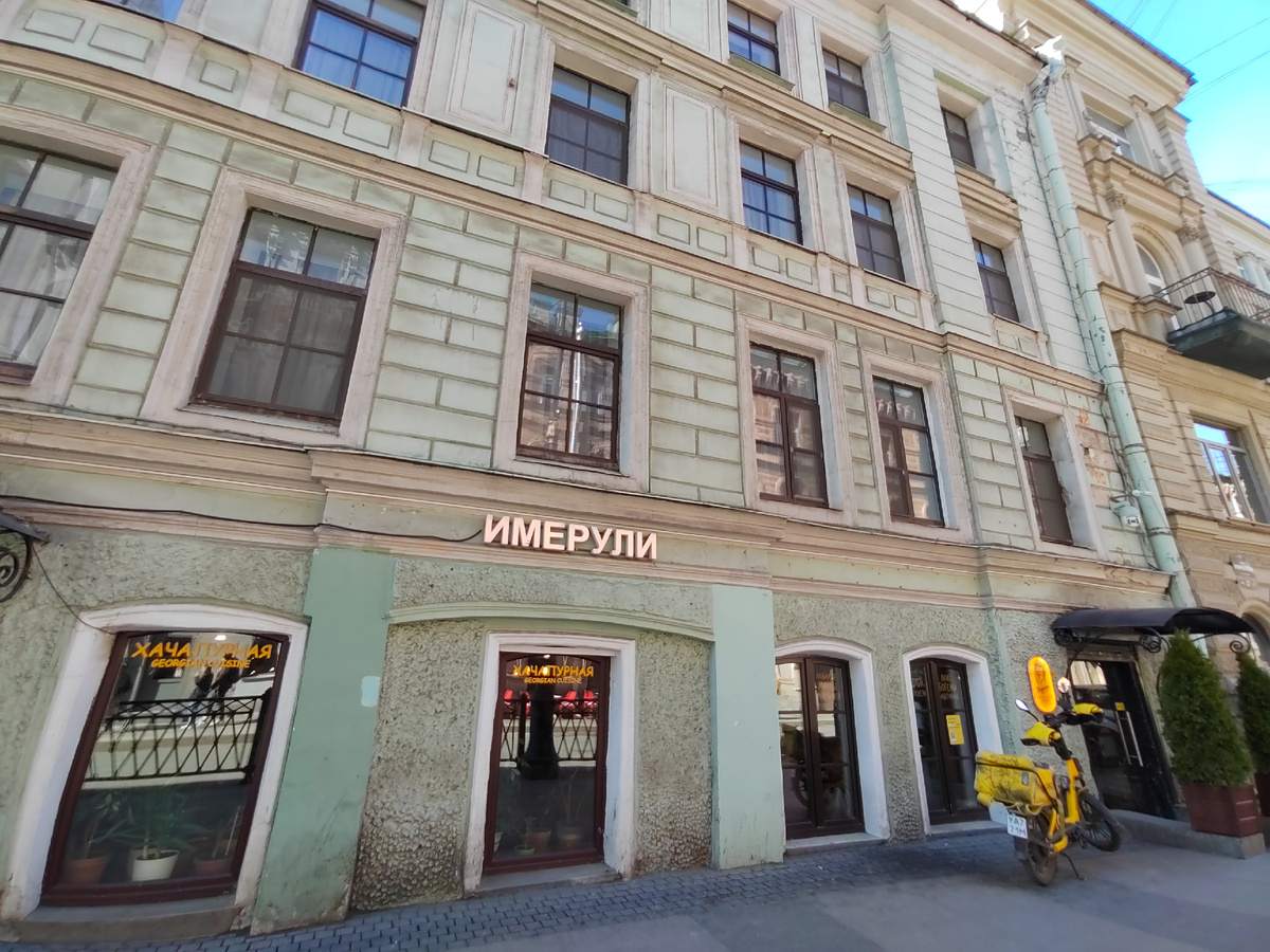 "Рюмочная и чебуреки у Ларисы" на Рубинштейна 29/28