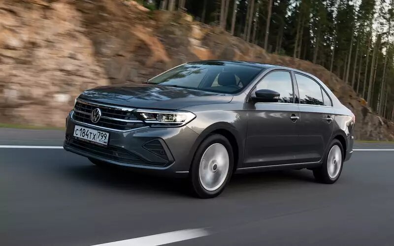    Цена стартует с 900 тысяч рублей за лифтбек Polo после такси с пробегами от 200 тысяч км или после ДТП. Машины с пробегами менее 50 тысяч км стоят от 1,4 млн рублей. Далее многое зависит от комплектации.