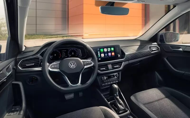    Мультимедийная система есть во всех машинах (диагональ 6,5 дюйма). Но базовая комплектация Origin очень скудная: в частности, нет кондиционера, и его завод не предлагал даже как опцию.