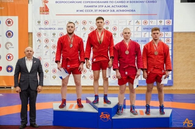    Награждение победителей турнира. Фото: Предоставлено пресс-службой компании РУСАЛ