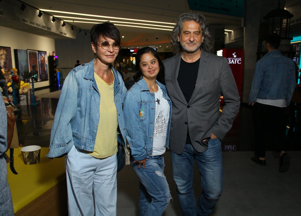    Ирина Хакамада, ее муж Владимир Сиротинский и их дочь Мария